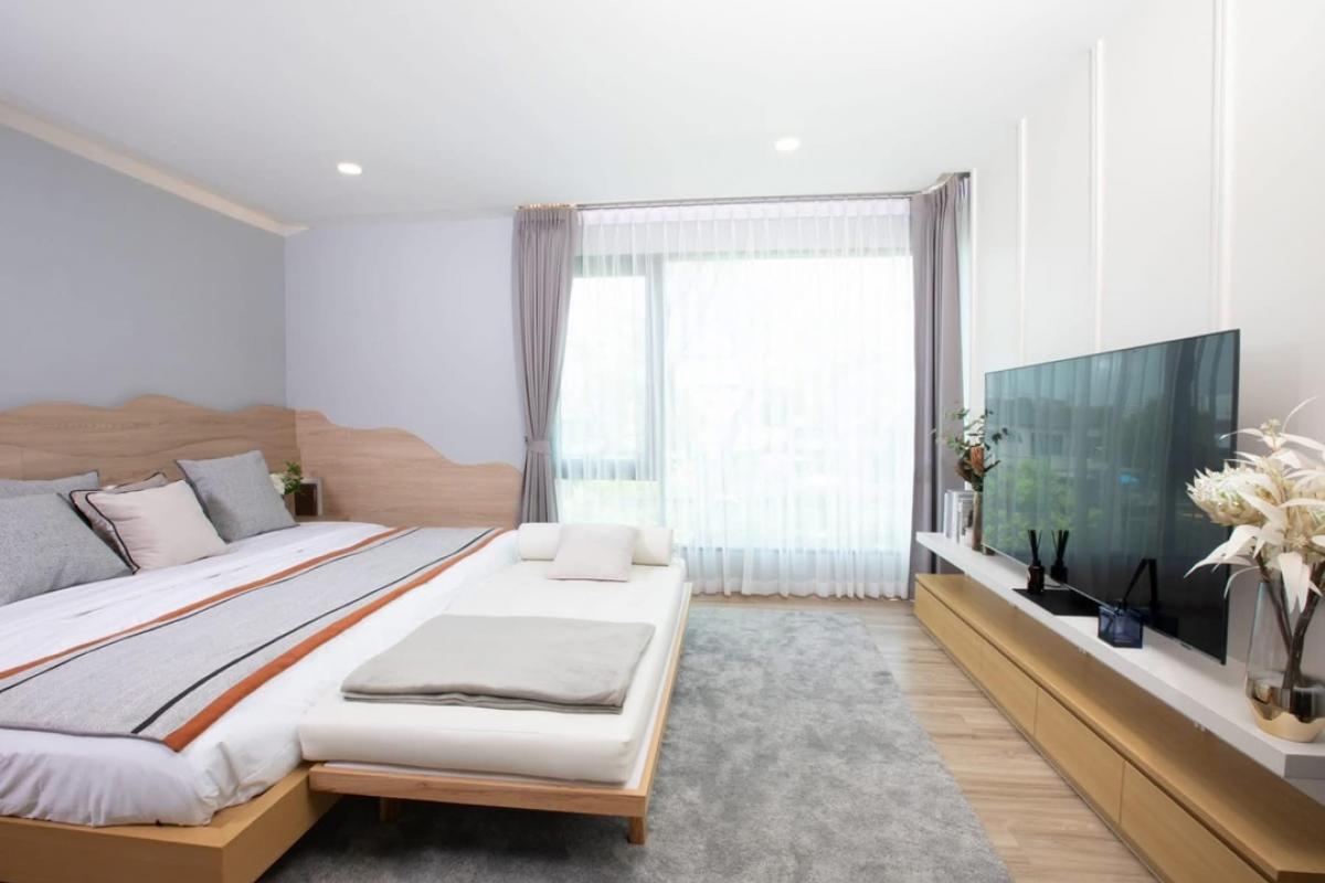 ให้เช่าบ้านลาดกระบัง สุวรรณภูมิ : 📢👇 Pool villa, 3-story at Altitude Forest Onnut-Latkrabang, nice modern decoration or able to rent as unfurnished