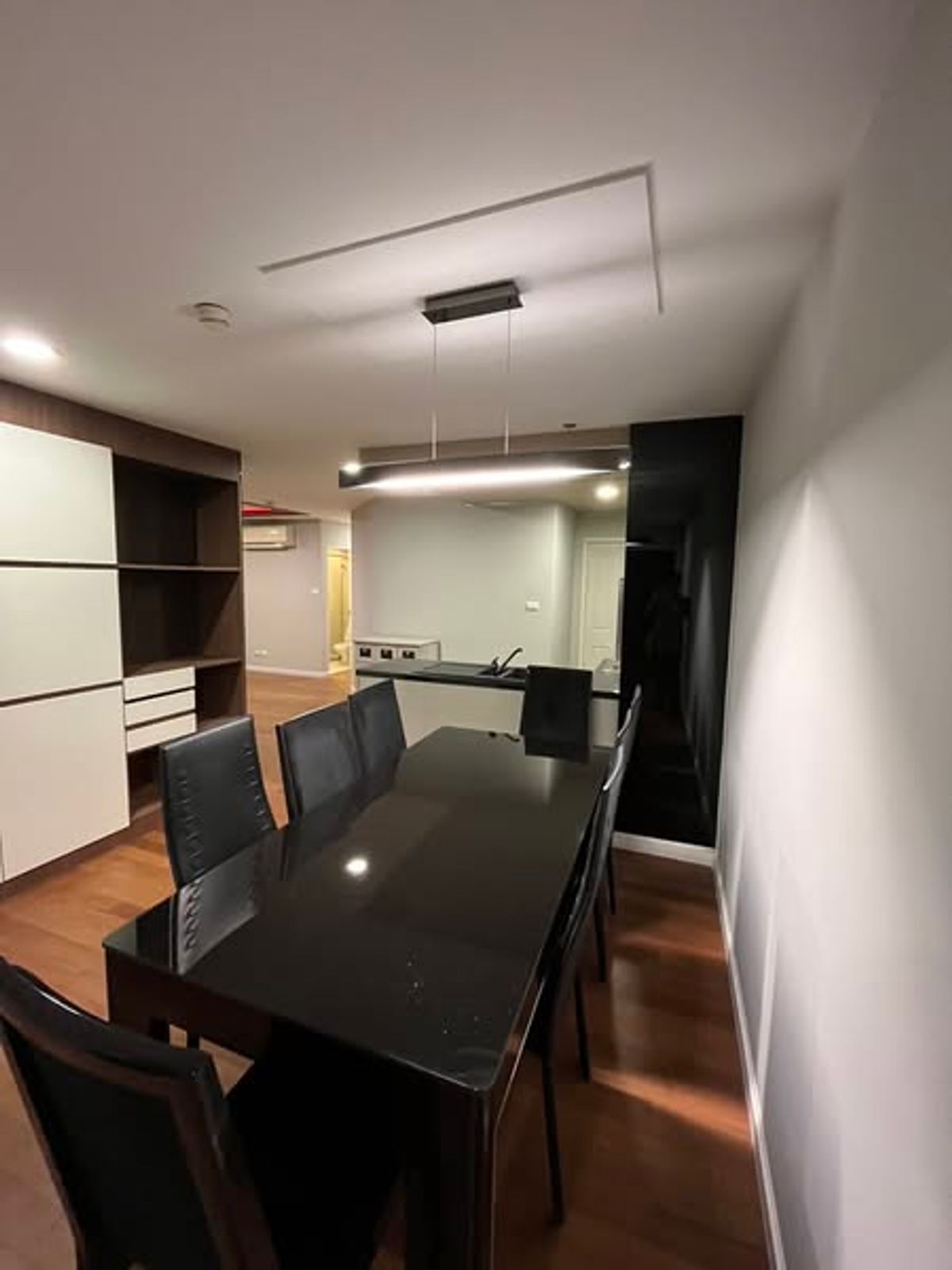 ขายคอนโดพระราม 9 เพชรบุรีตัดใหม่ RCA : FOR SALE 2 BEDROOM 2 BATHROOM  89 SQ.M  GOOD POSITION  -  NICE VIEW  NEGOTIATION