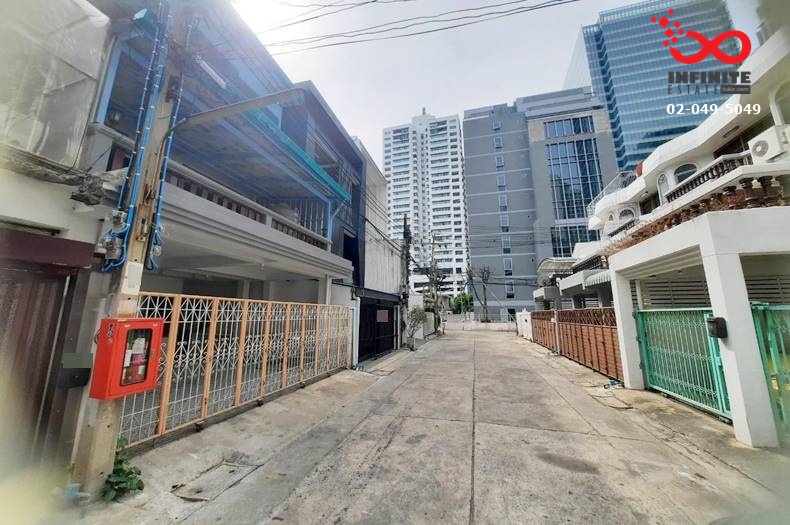 For RentTownhomeSathorn, Narathiwat : Townhouse for rent, 4.5 floors, 30.2 square wah, Soi Sathorn 9, Sathorn Nuea Road