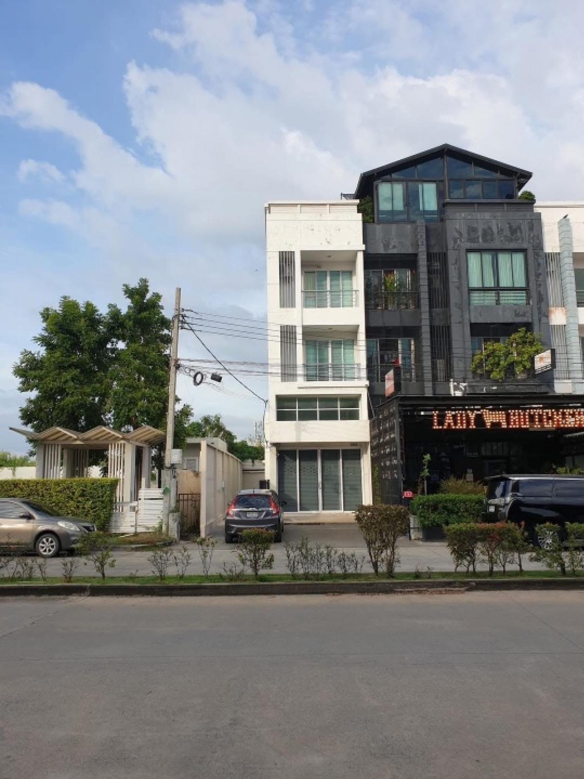 ให้เช่าอาคารพาณิชย์นนทบุรี บางใหญ่ บางบัวทอง : ให้เช่า อาคารพาณิชย์แปลงมุม 3 ชั้นครึ่ง โครงการเมโทรบิซทาวน์ บางบัวทอง ใกล้ตลาดสมบัติบุรี ใกล้แหล่งชุมชน เข้าออกได้หลายเส้นทาง