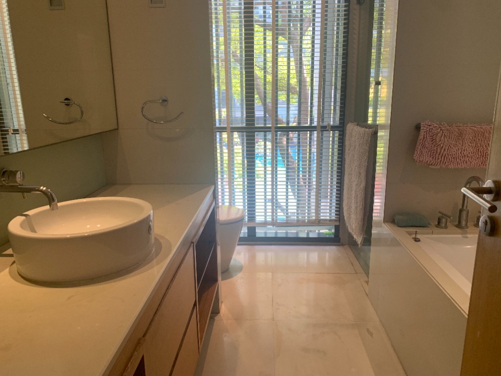 ขายคอนโดสุขุมวิท อโศก ทองหล่อ : Foreigner Quota ขาย 2 ห้องนอน ขนาดใหญ่ 100 กว่าตรม ใจกลางอโศก ใกล้ BTS ที่ Domus 16 #MN25010012