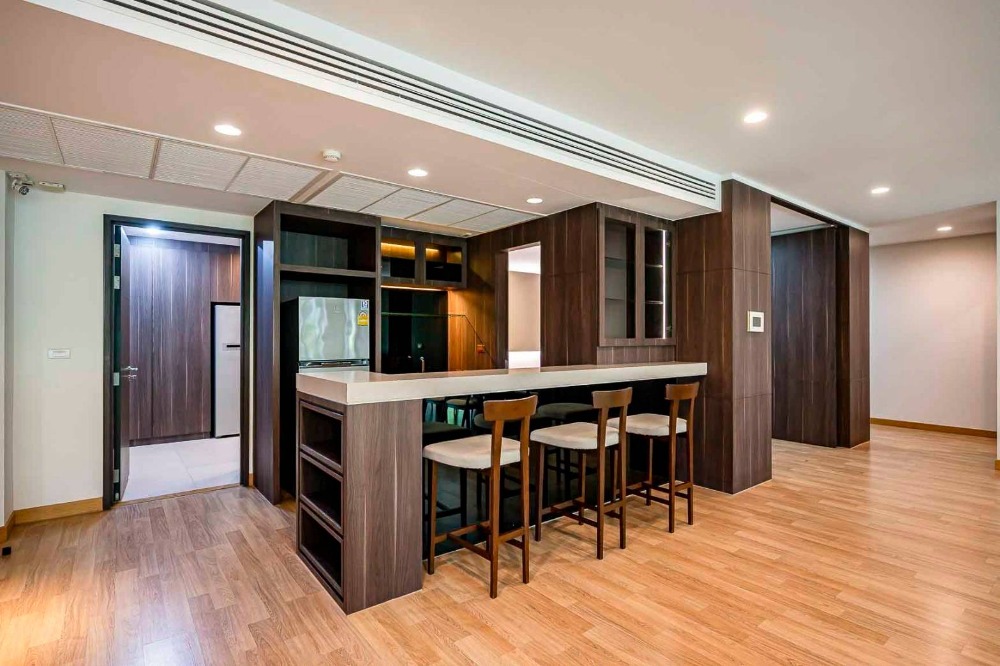 For SaleCondoOnnut, Udomsuk : ● Prime Location ● Floor 05++ 284.79 sq.m. | 3 bedrooms 5 bathrooms | Condo near Habito Mall 2 mins., Bangkok Prep International School 2 mins., BTS Phra Khanong 8 mins.