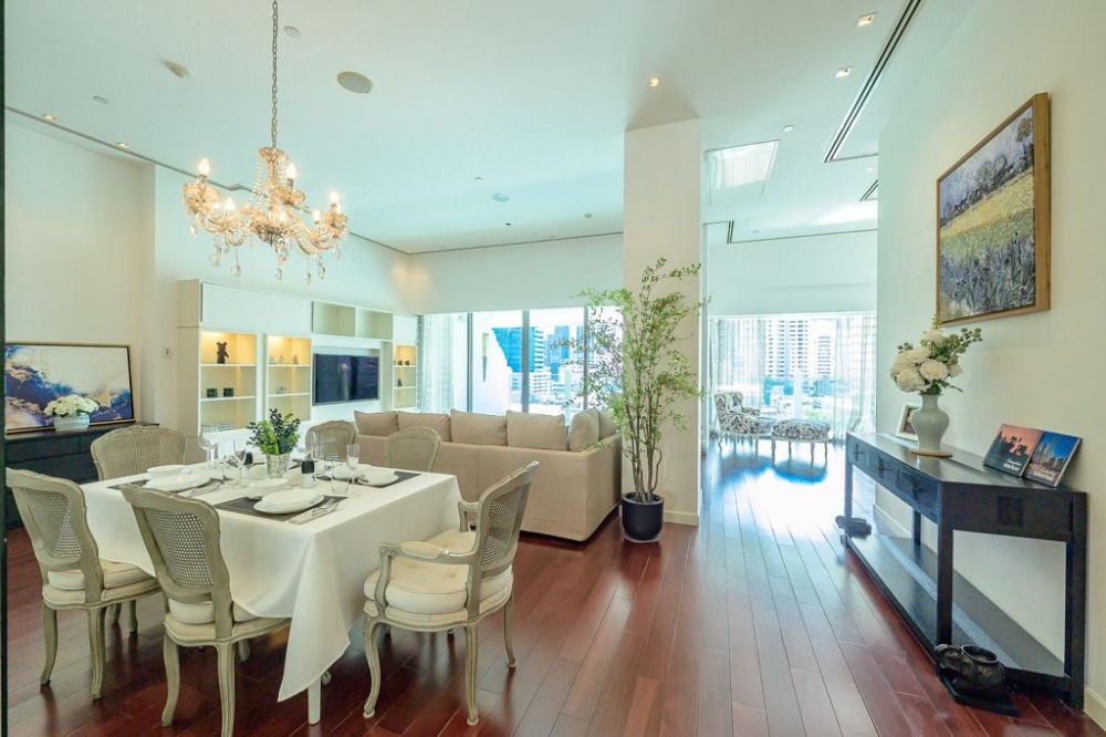 For RentCondoSukhumvit, Asoke, Thonglor : Condo for rent Le Raffine Sukhumvit 39 [Le Raffine Jambu Dvipa Sukhumvit 39] Beautiful room, good price, convenient travel, fully furnished, ready to move in immediately, make an appointment to view the room.