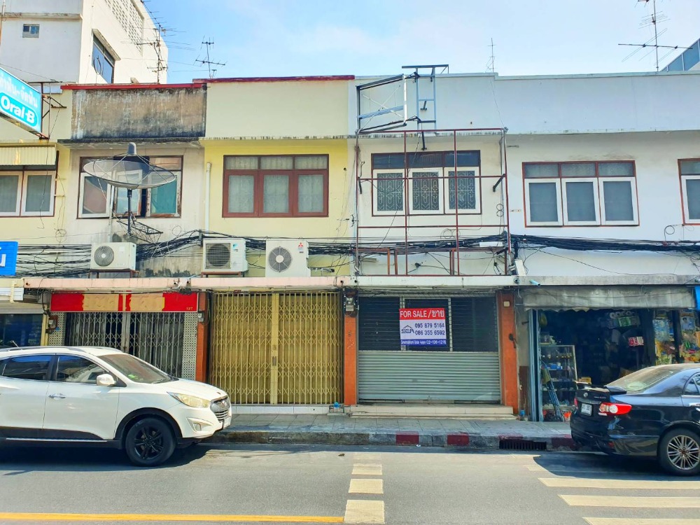 For SaleShop HouseSilom, Saladaeng, Bangrak : For sale: 2-storey commercial building, prime location, opposite Assumption Primary School, Sathorn 11 Road