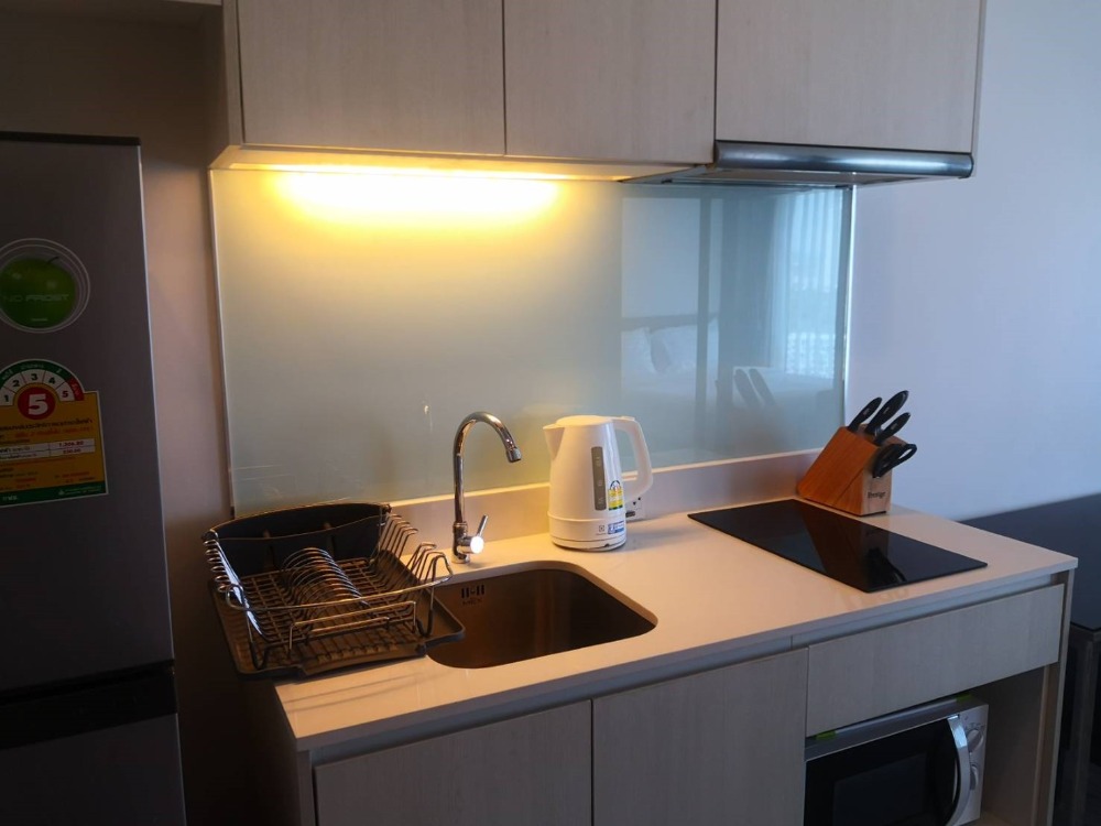 For RentCondoSriracha Laem Chabang Ban Bueng : Condo for rent, clean room, fully furnished, Sriracha city view, short-term contract