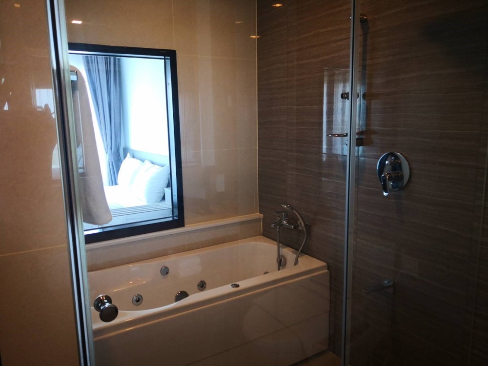 For RentCondoSriracha Laem Chabang Ban Bueng : Condo for rent, clean room, fully furnished, Sriracha city view, short-term contract