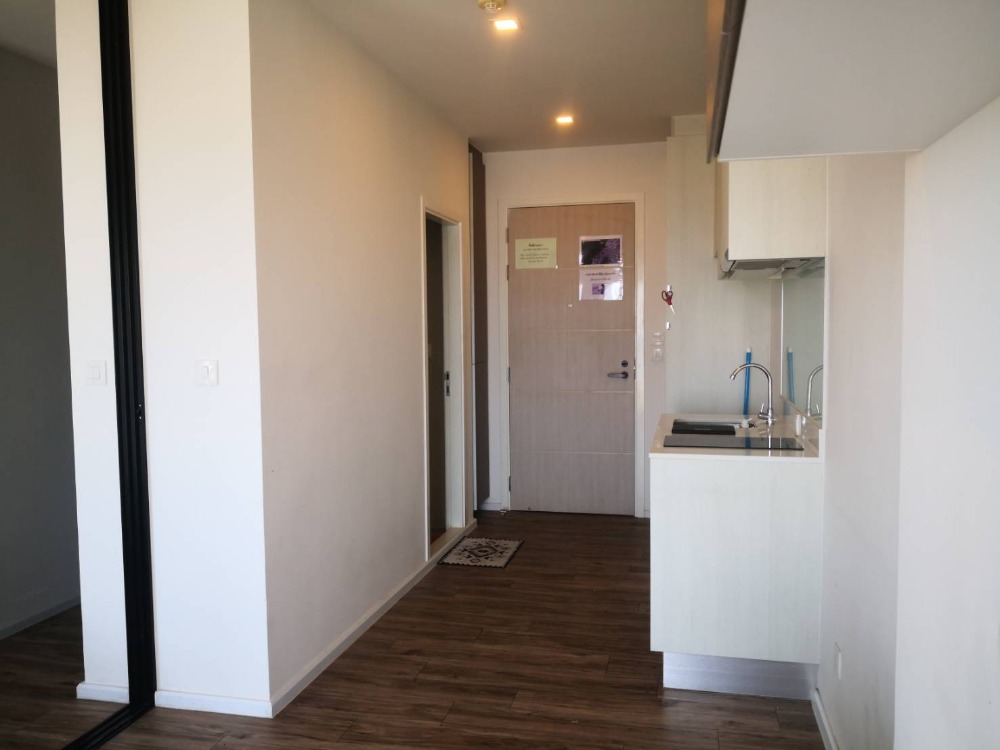 For RentCondoSriracha Laem Chabang Ban Bueng : Condo for rent, clean room, fully furnished, Sriracha city view, short-term contract