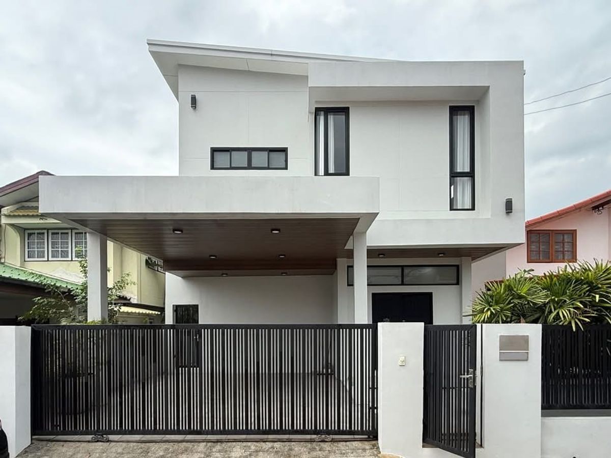 For SaleHouseBangna, Bearing, Lasalle : New house Bangna Km. 5 at Bangna Villa