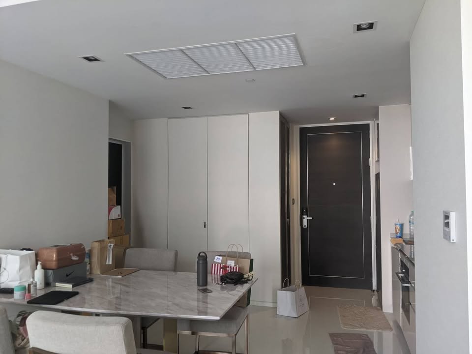 ขายคอนโดสาทร นราธิวาส : For sale luxury condo in Sathorn! 1 Bedroom fully furnished City view Near BTS Chong nonsi