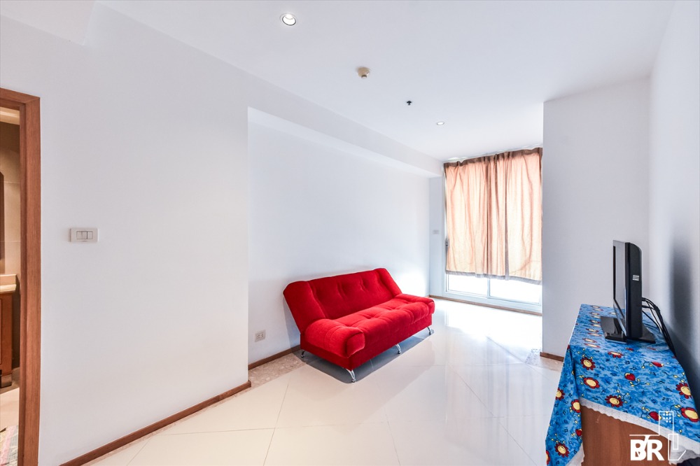 ขายคอนโดสาทร นราธิวาส : ห้องสวย ราคาดีมาก! The Empire Place 1ห้องนอน 54 ตรม. ราคา 6.15 mb สนใจติดต่อ 065-242-6835 คุณกิ๊ฟ