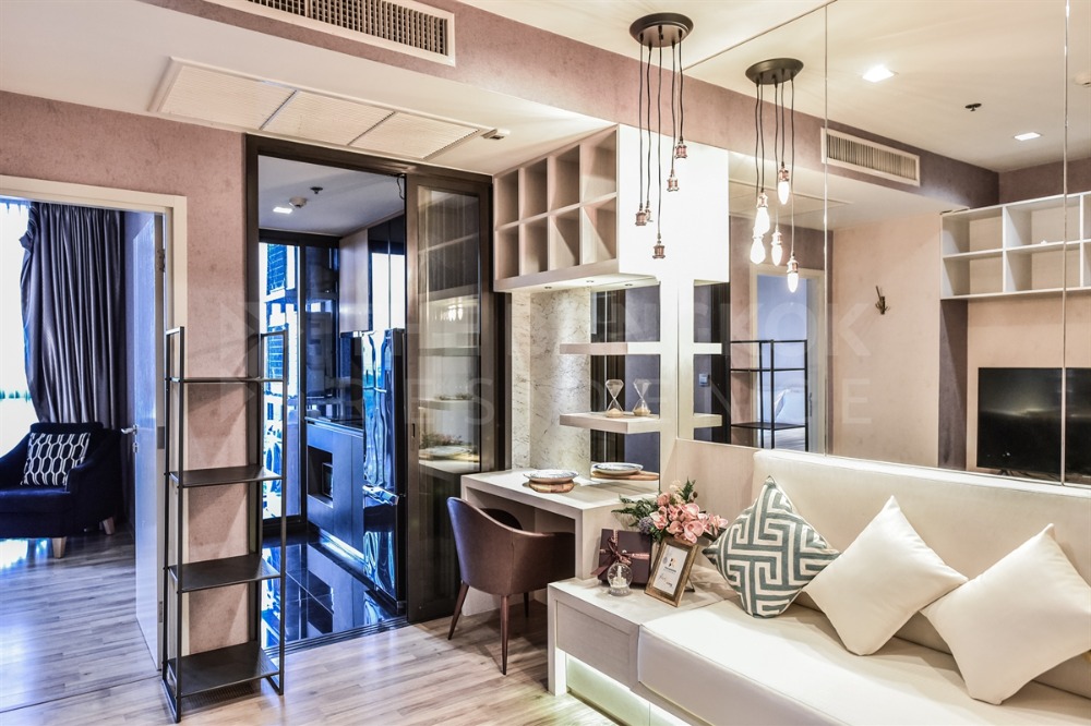 For SaleCondoSapankwai,Jatujak : Urgent sale, beautifully decorated room, near BTS Mo Chit, Chatuchak Park, The Line Jatujak Mochit, 1 bedroom, 1 bathroom, 35.15 sq m., view of Chatuchak Park, swimming pool, only 6.3 MB!!!