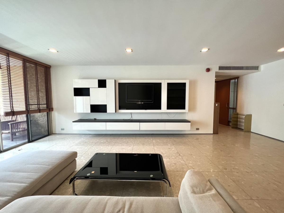 For SaleCondoOnnut, Udomsuk : Urgent sale!! Ficus Lane size 210.48 Sq.m 3 bed 3 bath only 34,500,000 M. Contact 086-795-9997 (Jimmy)