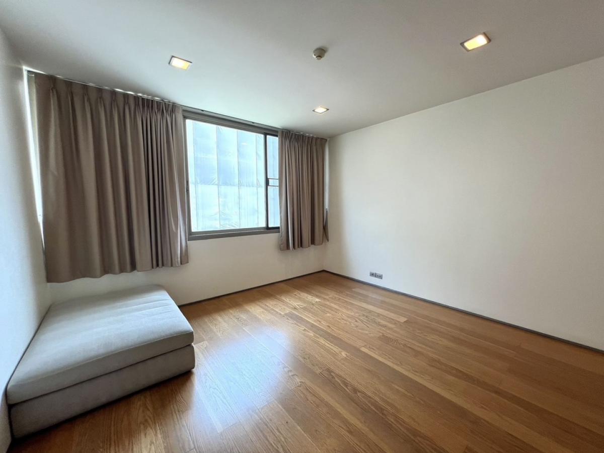 For SaleCondoOnnut, Udomsuk : Urgent sale!! Ficus Lane size 210.48 Sq.m 3 bed 3 bath only 34,500,000 M. Contact 086-795-9997 (Jimmy)