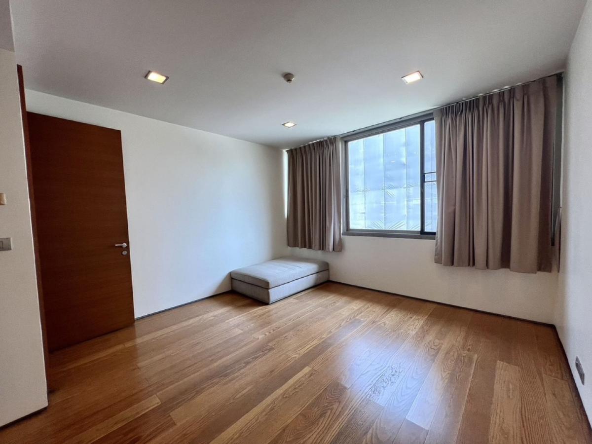 For SaleCondoOnnut, Udomsuk : Urgent sale!! Ficus Lane size 210.48 Sq.m 3 bed 3 bath only 34,500,000 M. Contact 086-795-9997 (Jimmy)