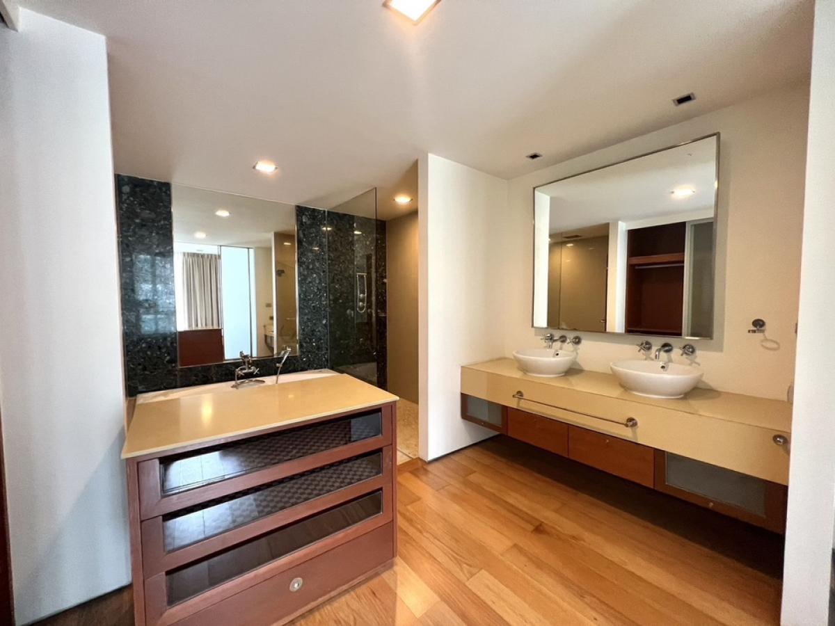 For SaleCondoOnnut, Udomsuk : Urgent sale!! Ficus Lane size 210.48 Sq.m 3 bed 3 bath only 34,500,000 M. Contact 086-795-9997 (Jimmy)