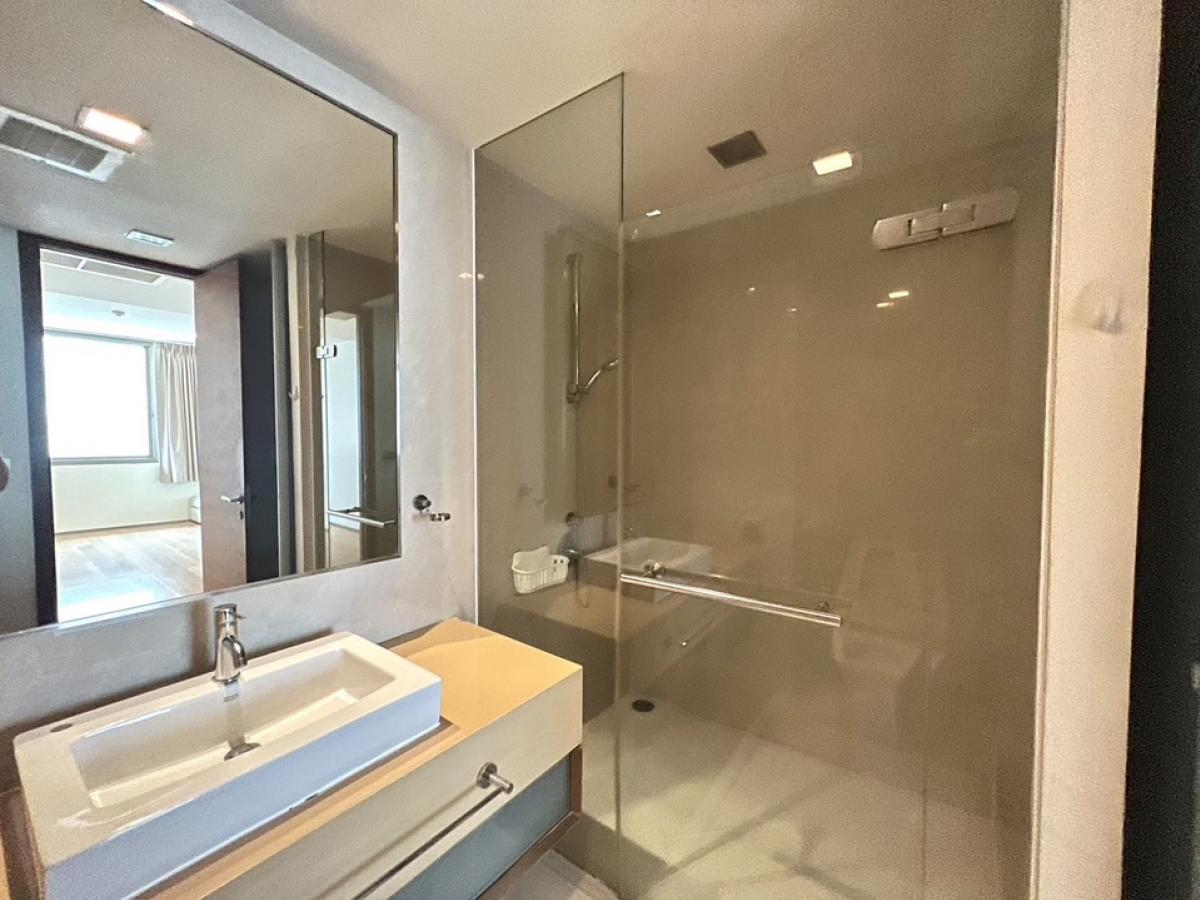 For SaleCondoOnnut, Udomsuk : Urgent sale!! Ficus Lane size 210.48 Sq.m 3 bed 3 bath only 34,500,000 M. Contact 086-795-9997 (Jimmy)