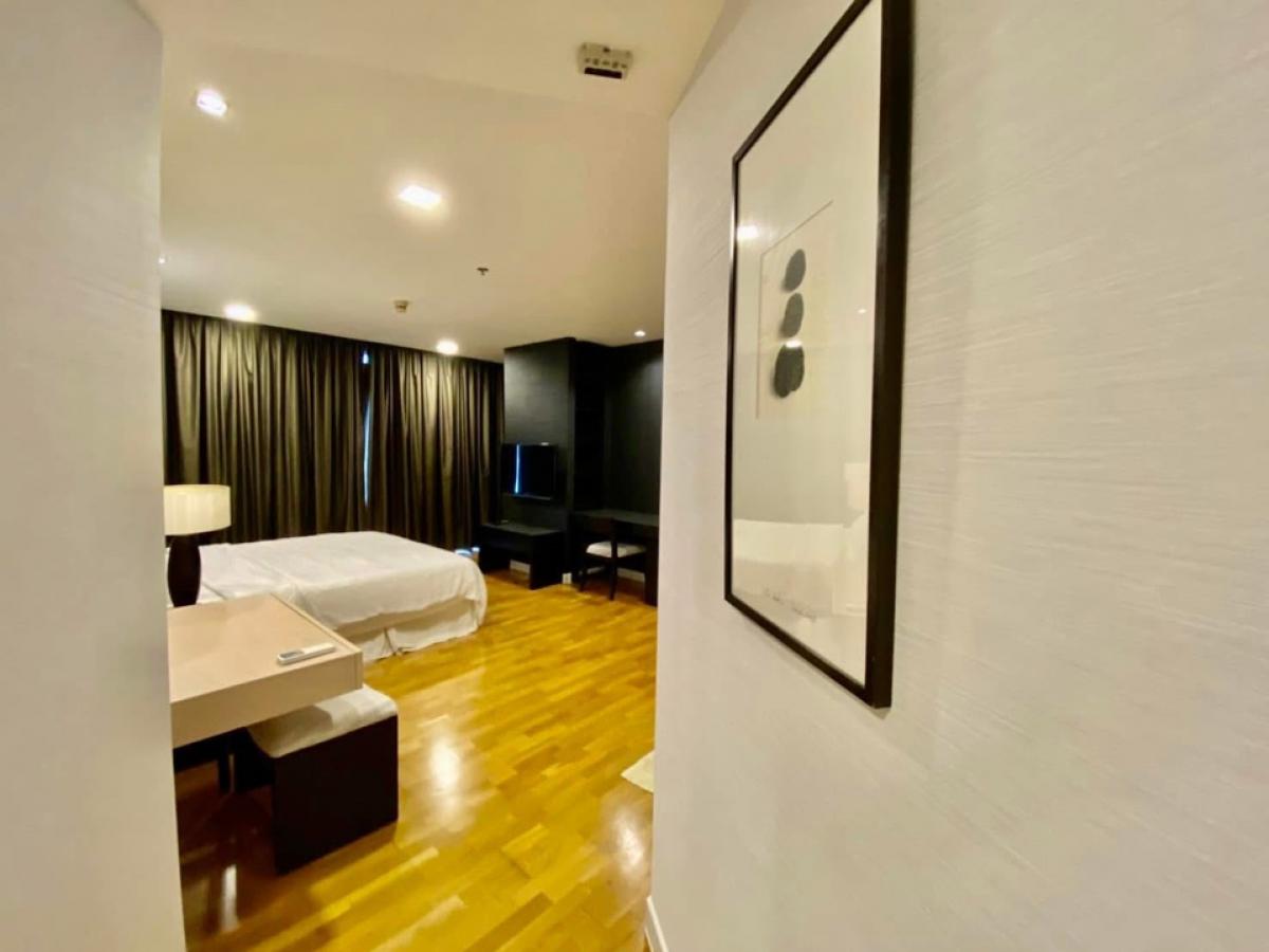 For SaleCondoSathorn, Narathiwat : Urgent sale!! Urbana Sarthorn size 139.40 Sq.m 2 bed 2 bath only 24,000,000 M. Contact 086-795-9997