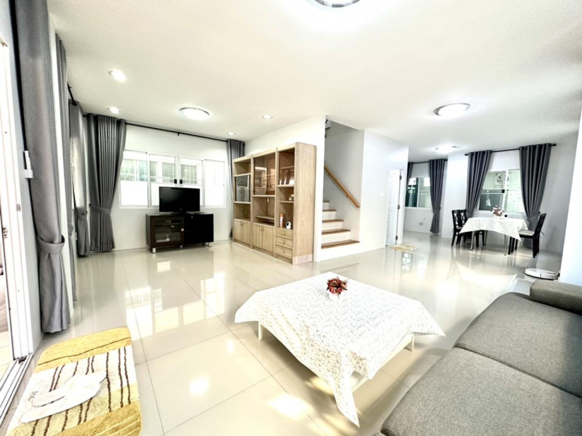 For RentHouseLadkrabang, Suwannaphum Airport : Owner post - Avaluble now, 
Special price 32,000 thb, welcome agency, New renovation house, good location to Airport link and Suvarnabhumi Airport.