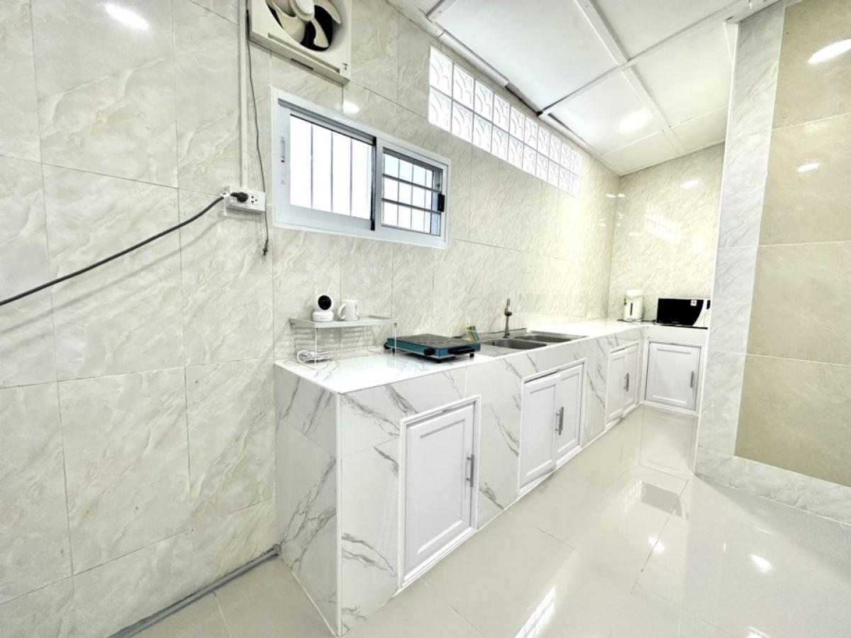 ให้เช่าบ้านลาดกระบัง สุวรรณภูมิ : Owner post - ลดราคา 28,000 บาท ต่อรองได้, รับนายหน้า, รับระยะสั้น, บ้านเดี่ยว รีโนเวทใหม่ทั้งหลัง ใกล้สนามบินสุวรรณภูมิ เส้นถนนต่อจากกรุงเทพกรีฑา