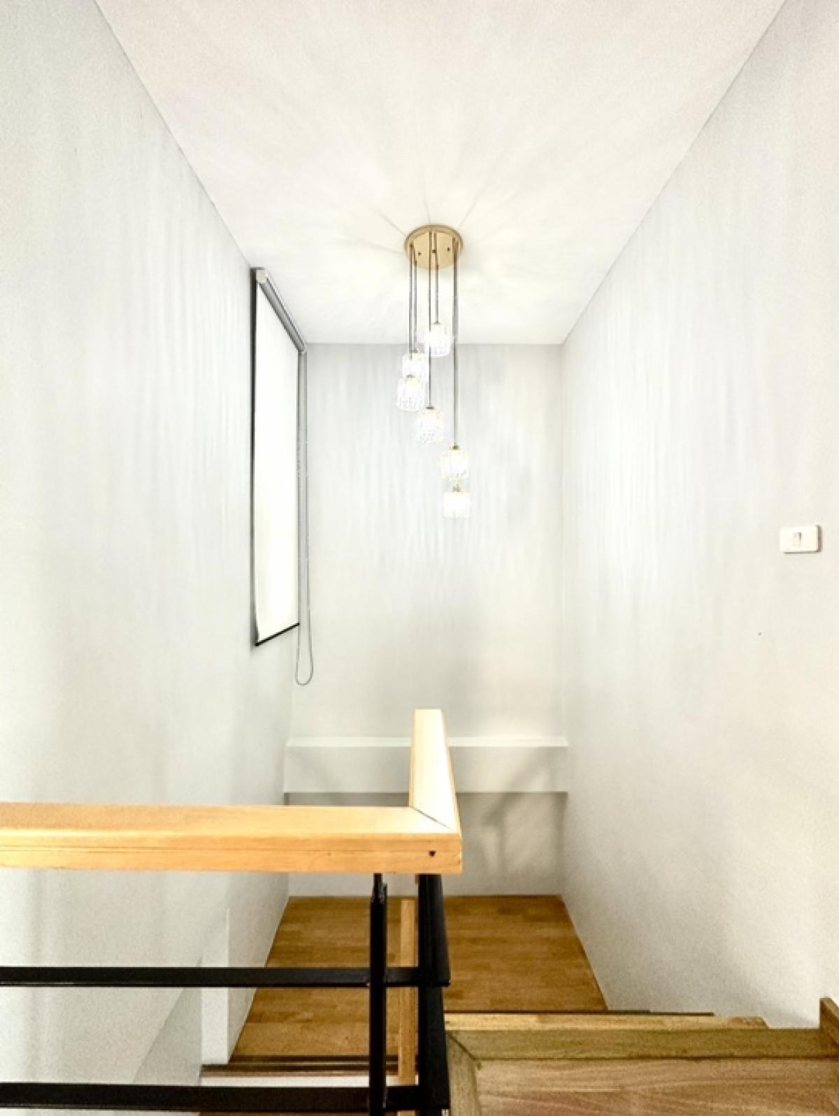 ให้เช่าบ้านลาดกระบัง สุวรรณภูมิ : Owner post - ลดราคา 28,000 บาท ต่อรองได้, รับนายหน้า, รับระยะสั้น, บ้านเดี่ยว รีโนเวทใหม่ทั้งหลัง ใกล้สนามบินสุวรรณภูมิ เส้นถนนต่อจากกรุงเทพกรีฑา