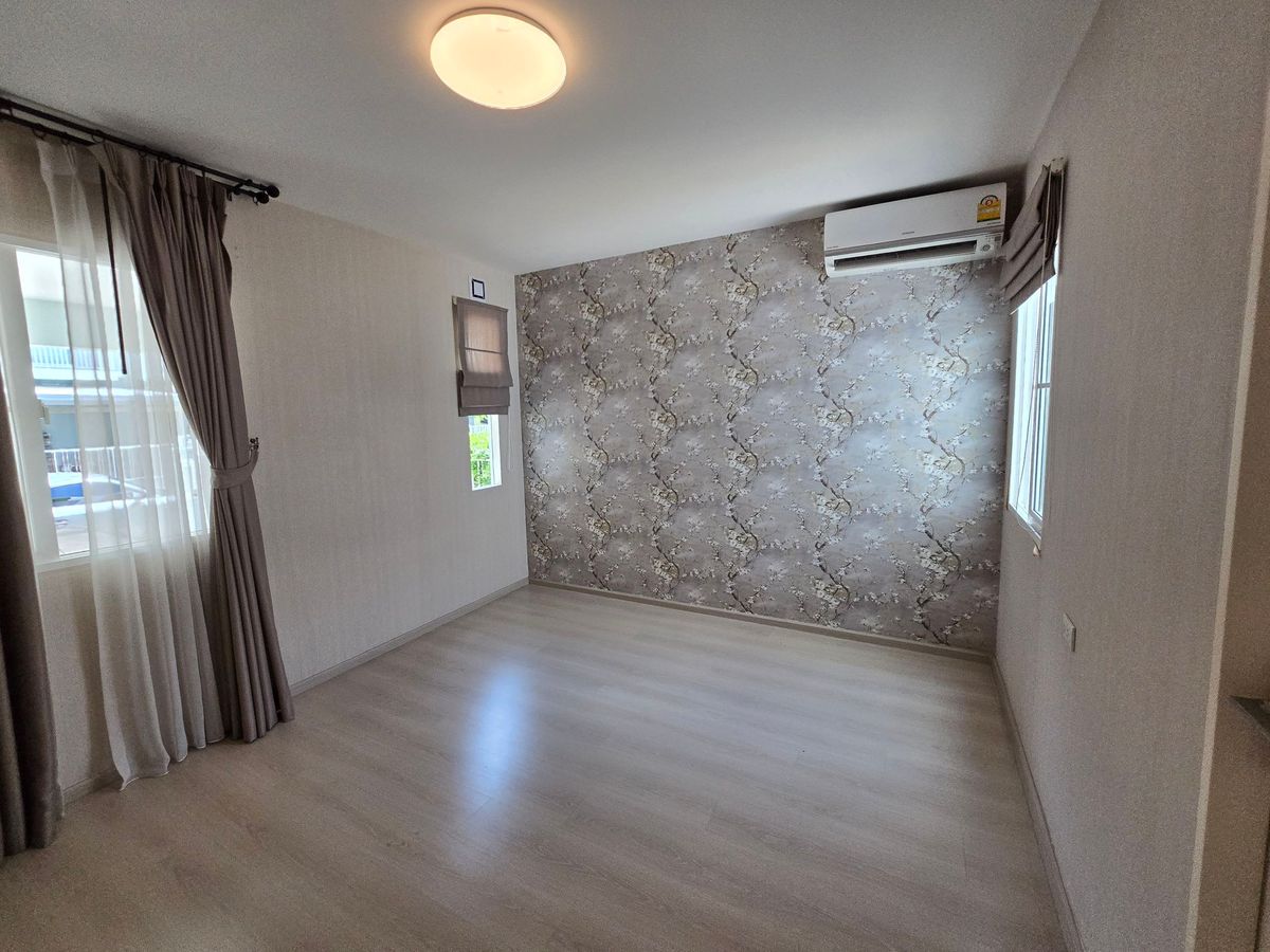 For SaleHouseMahachai Samut Sakhon : For sale: Village Village, Rama 2, area 51 sq m, corner house, good condition, ready to move in, near school