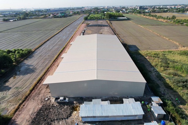 For RentWarehouseNonthaburi, Bang Yai, Bangbuathong : RK598 Newly built warehouse for rent, 875 square meters, 2 tons of weight, near a large 7-Eleven warehouse, trailer trucks, container vans, easy entry and exit.