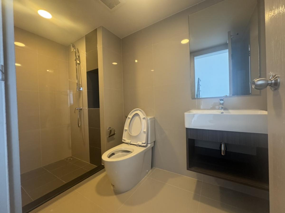 For SaleCondoPinklao, Charansanitwong : Rare Item💢 Chao Phraya River view room, high floor, hybrid, size 50 sq m., price 5.39 million baht. Interested in viewing the room, call/line: 0646428664 Patch