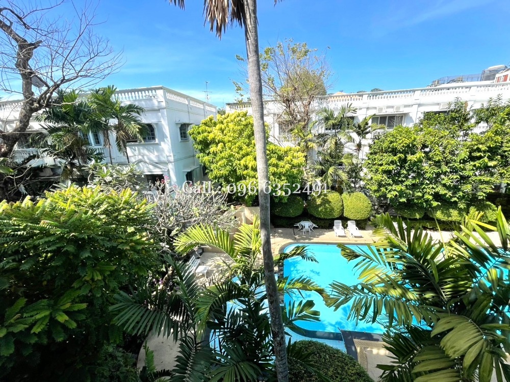 ให้เช่าทาวน์โฮมสุขุมวิท อโศก ทองหล่อ : Townhouse in compound with 4 Bedrooms for rent at Sukhumvit 49