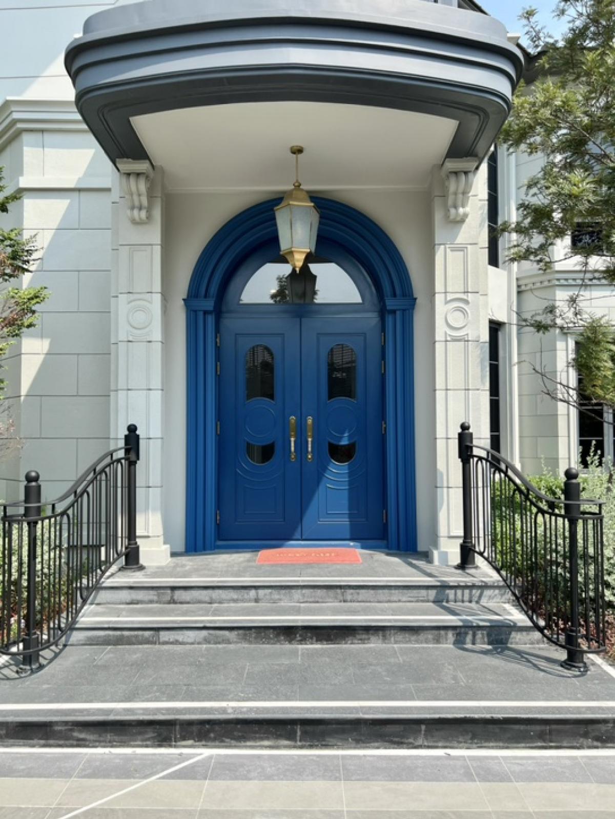 For RentHousePattanakan, Srinakarin : *For rent house NARASIRI Krungthepkreetha 550,000 baht 5 bedrooms 6 bathrooms 687 sq m. Near Rama 9, Phatthanakan, Suan Luang, Srinakarin, Bangna, Suvarnabhumi Airport,  Krungthep Kreetha, Sukhumvit, Brighton, Wellington