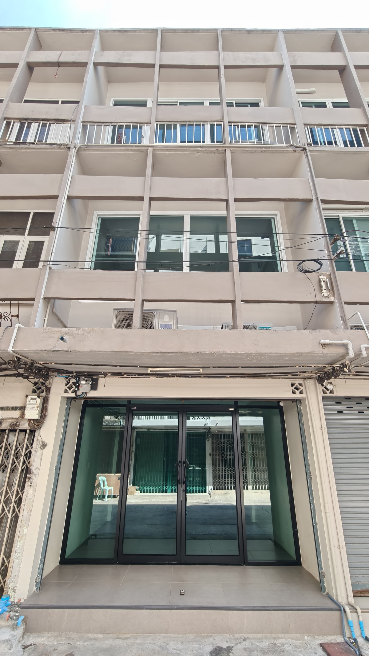 ให้เช่าอาคารพาณิชย์สาทร นราธิวาส : อาคารพาณิชย์แบบโมเดิร์นหลายห้องใช้สะดวกแถวสาทร