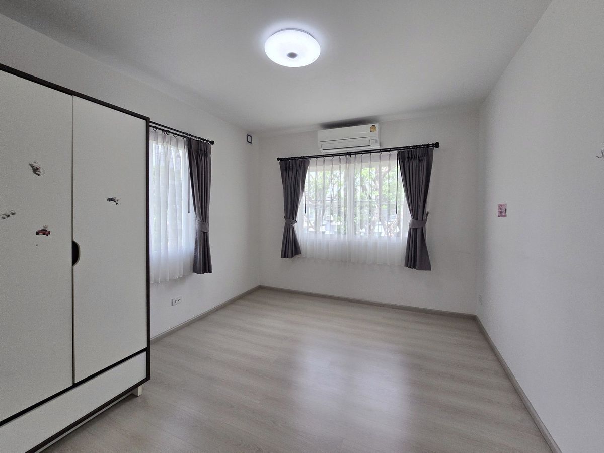 For SaleHouseMahachai Samut Sakhon : For sale: Village Village, Rama 2, area 51 sq m, corner house, good condition, ready to move in, near school