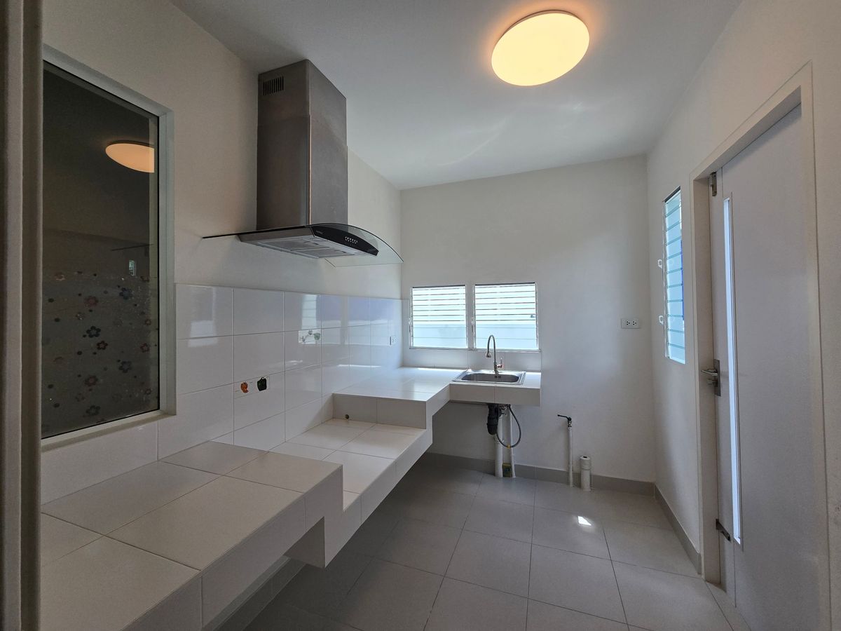 For SaleHouseMahachai Samut Sakhon : For sale: Village Village, Rama 2, area 51 sq m, corner house, good condition, ready to move in, near school