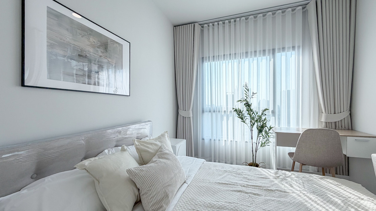 For RentCondoThaphra, Talat Phlu, Wutthakat : For rent: Rich Point @BTS Wutthakat Condo, 0 meters from the BTS. You can talk to us. New room, first hand, price 14,000 baht.