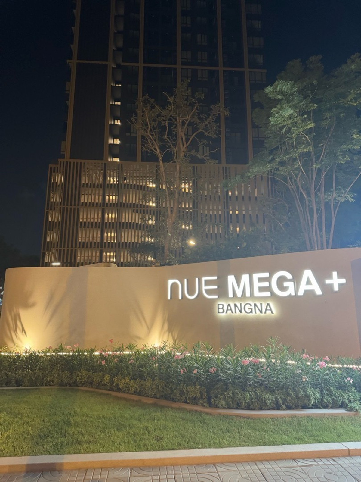 For RentCondoBangna, Bearing, Lasalle : For the new condo, Noble New Mega Plus, 20th floor, price 26,500 baht/month