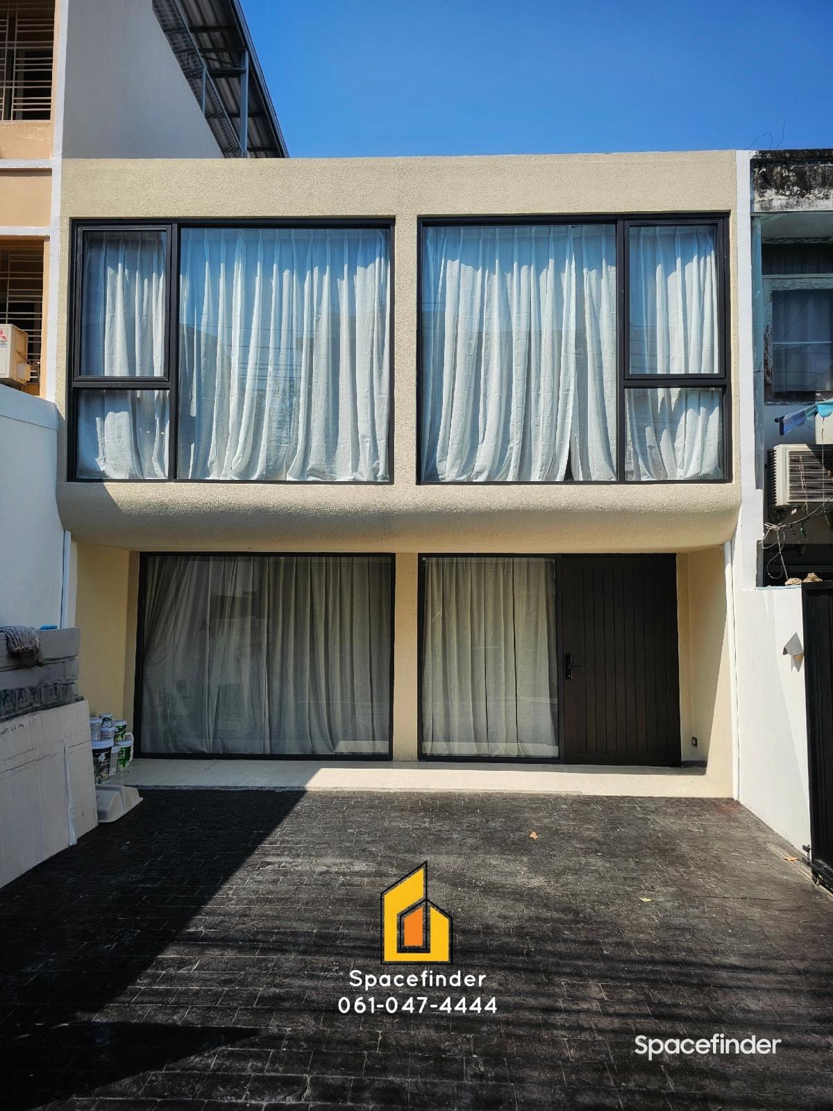 ขายทาวน์โฮมสาทร นราธิวาส : สายมินิมอล - Mid Century ต้องไม่พลาด บ้านเพิ่งเสร็จหมาดๆ ตะกี้เลย Hidden Gem อีกแล้วหลังนี้ เพิ่งทำเสร็จเลยทำเลสาทร ซอย เซนต์หลุย ใกล้ สำนักงานเขตสาทร ไป BTS ไปเกิน 10 นาทีแบบจริงๆ ไม่ใช่เหาะ  “บ้านเซนต์หลุย - สาทร“ ทาวโฮม พื้นที่ 27 ตร.วา / 220