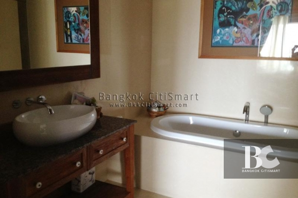 For SaleCondoSukhumvit, Asoke, Thonglor : Full Furnished and spacious 2 bed Phrom Phong Area, close to BTS Phrom Phong and The Emquartier 081-245-7349