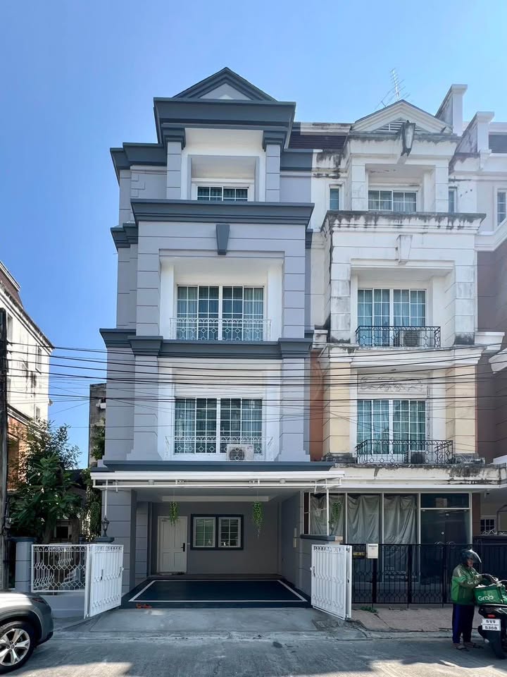 For RentTownhomeBangna, Bearing, Lasalle : R2191 Townhome for rent, Plus Park Avenue Lasalle-Srinakarin (vacant), near BTS Bearing and MRT Sri Lasalle