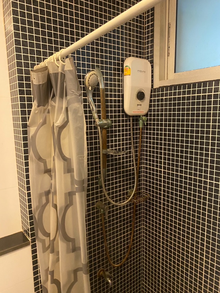 For RentCondoPattaya, Bangsaen, Chonburi : For rent and sale Condo The Rise B2 1st floor, open for business (S03-1951)