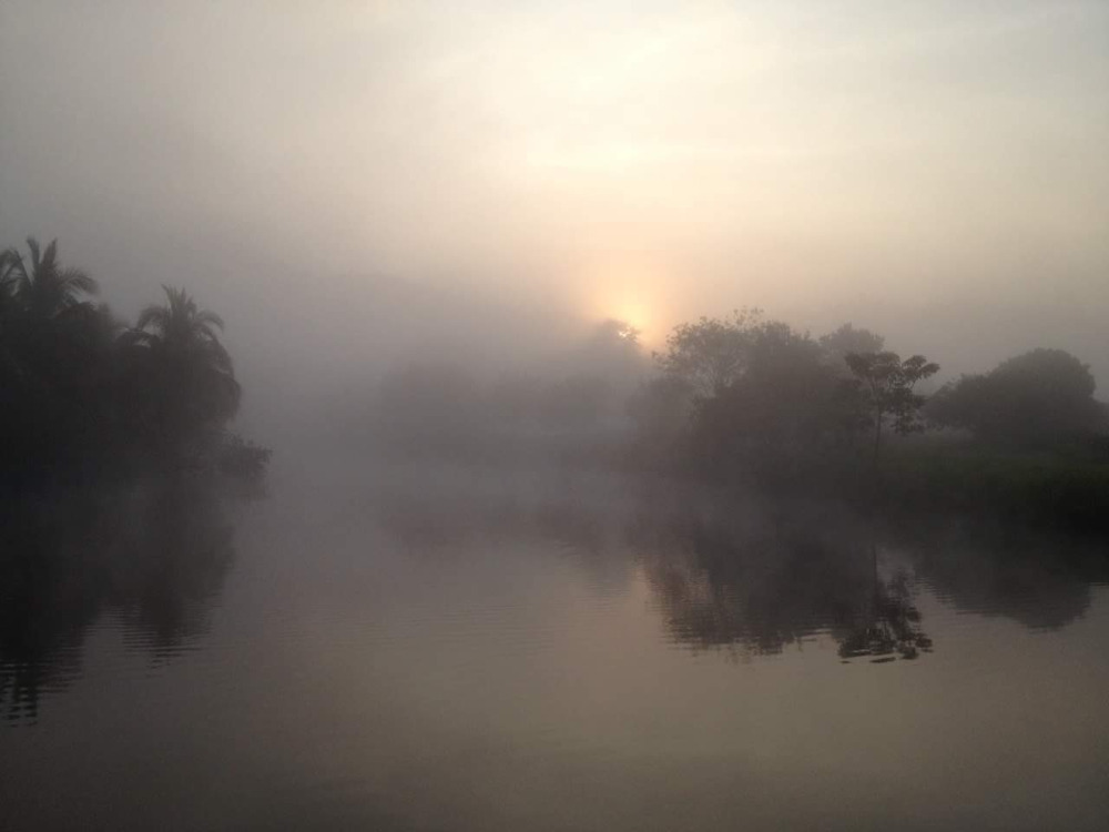 For SaleLandKanchanaburi : Land for sale 64 rai, 25 acres next to water, with vacation home