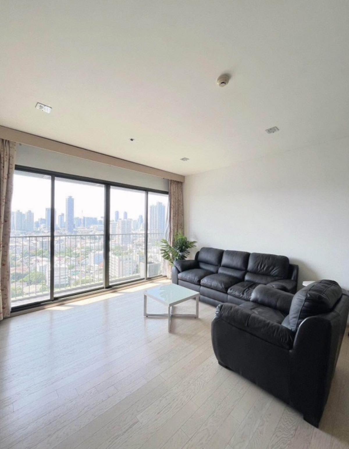 For SaleCondoSukhumvit, Asoke, Thonglor : HOT ONE!! Nobel Solo size 120 Sq.m 2 bed 2 bath only 15.9 MB!! Contact 086-795-9997 (Jimmy)