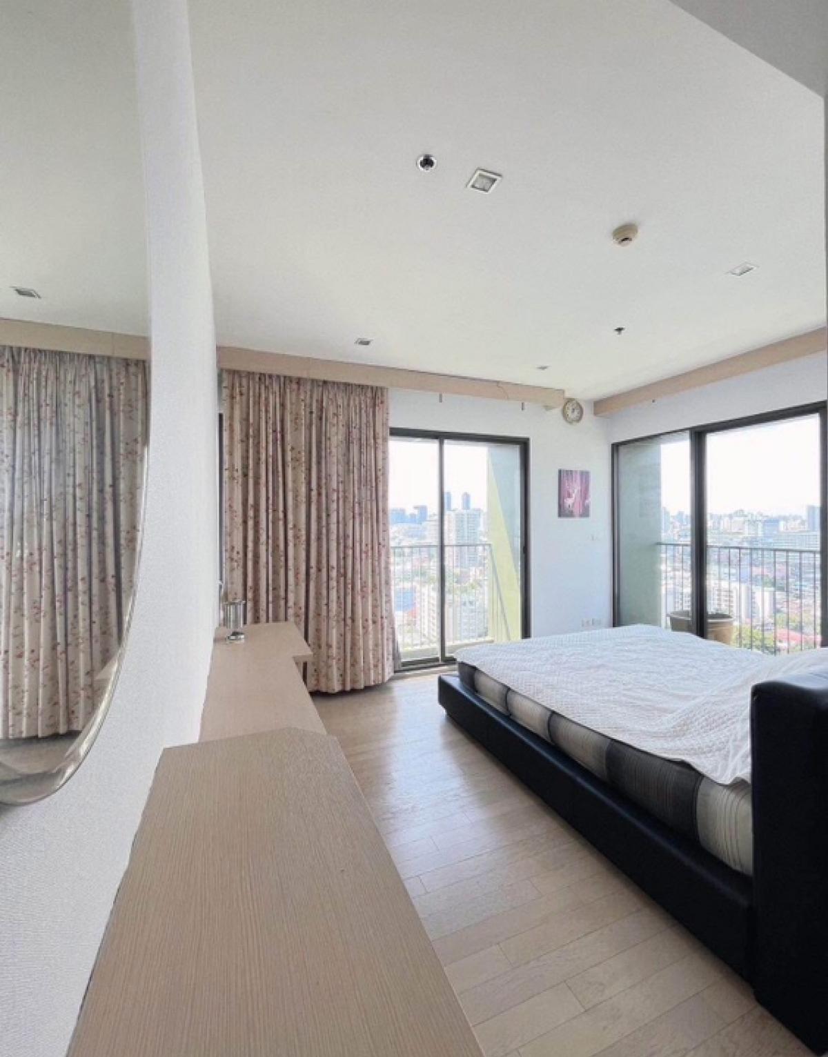ขายคอนโดสุขุมวิท อโศก ทองหล่อ : ขายคอนโด Nobel Solo ขนาด 120 Sq.m 2 bed 2 bath เพียง 15.9 MB เท่านั้น!! ติดต่อ 086-795-9997 (จิมมี่)