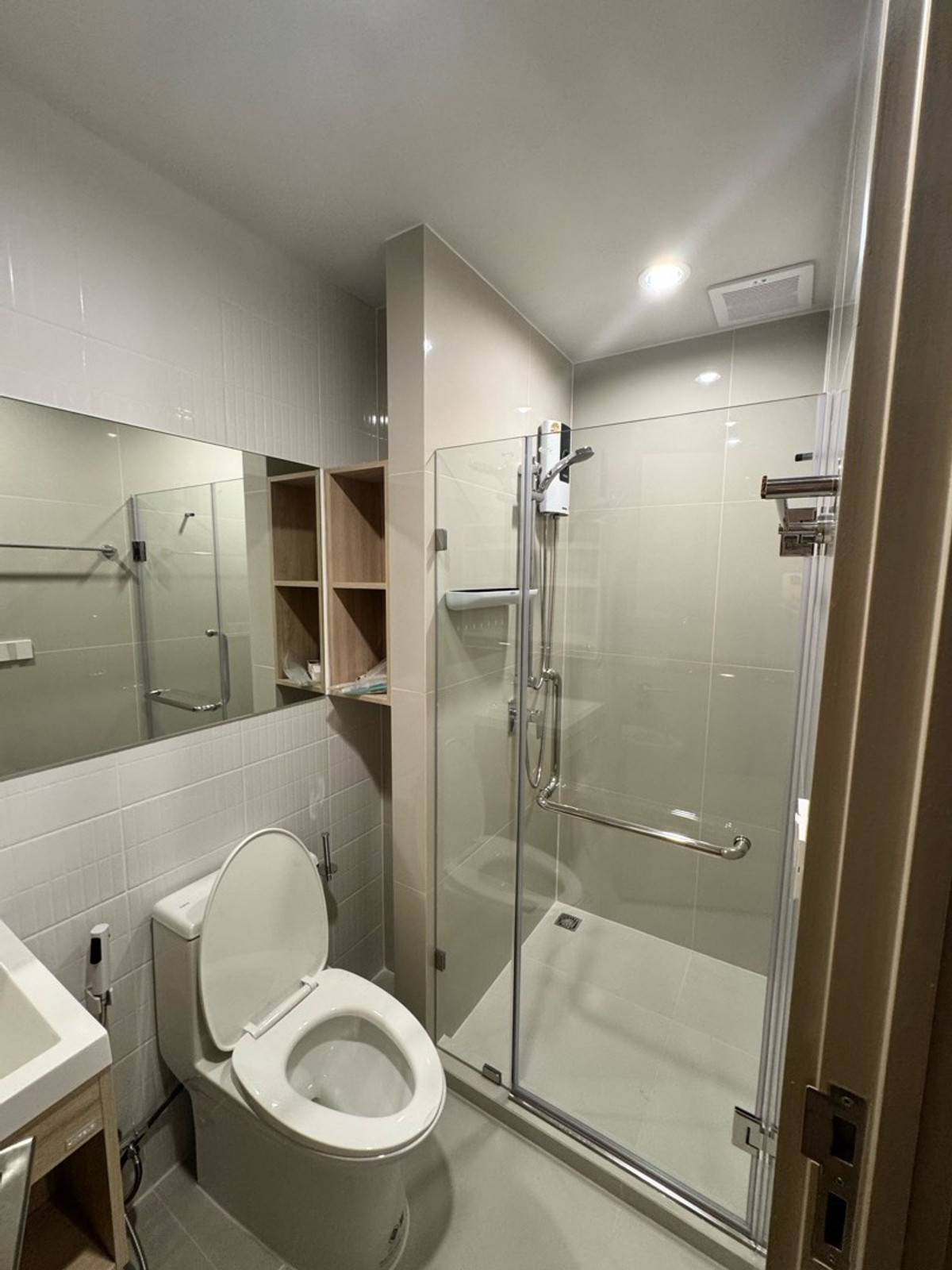 For RentCondoBangna, Bearing, Lasalle : For the new condo, Noble New Mega Plus, 20th floor, price 26,500 baht/month