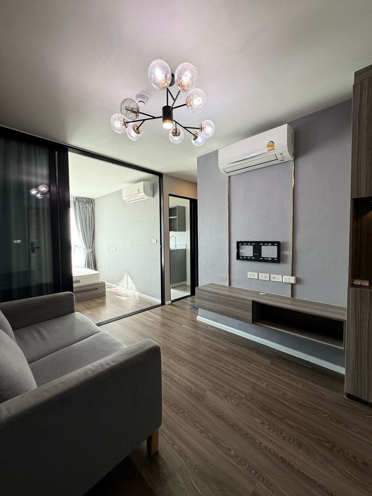 ขายคอนโดนวมินทร์ รามอินทรา : จะย้ายไปอยู่ต่างประเทศ ขายถูกมาก ชั้น 8 ตึกB วิวรถไฟฟ้า หน้าโครงการ คอนโด 1 ห้องนอน ครัวแยก ติดรถไฟฟ้า คอนโดพร้อมอยู่ ติดรถไฟฟ้าสีชมพู  ดิออริจิ้น รามอินทรา 83 สเตชั่น - Origin Ramintra 83 Station