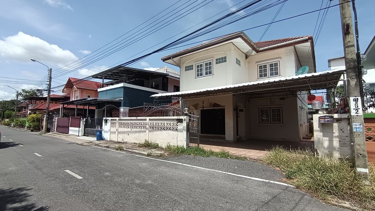 ขายบ้านนนทบุรี บางใหญ่ บางบัวทอง : ขายบ้านเดี่ยว ช.รุ่งเรือง 6 ย่านตลาดบางบัวทอง (ถนนบางกรวย-ไทรน้อย) พื้นที่ 54 ตร.ว. 4 ห้องนอน 2 ห้องอเนกประสงค์ ต้นโครงการ ขาย 3.59 ล้านบาท