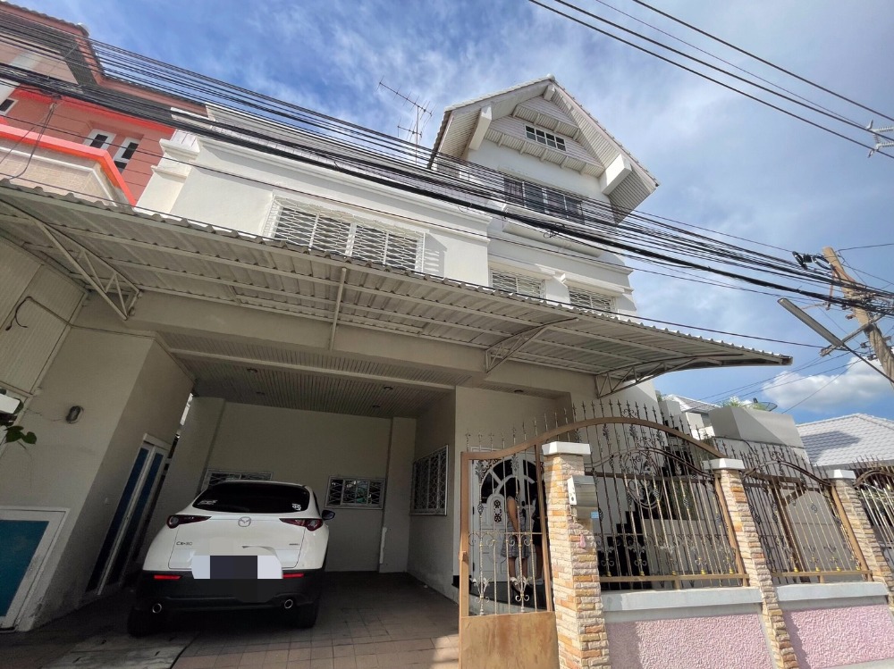 ให้เช่าบ้านรัชดา ห้วยขวาง : ให้เช่าบ้านเดี่ยว ถนน20มิถุนา  มีแอร์11เครื่องเฟอร์นิเจอร์ครบ 5นอน6น้ำ ราคาเช่า85,000บาท