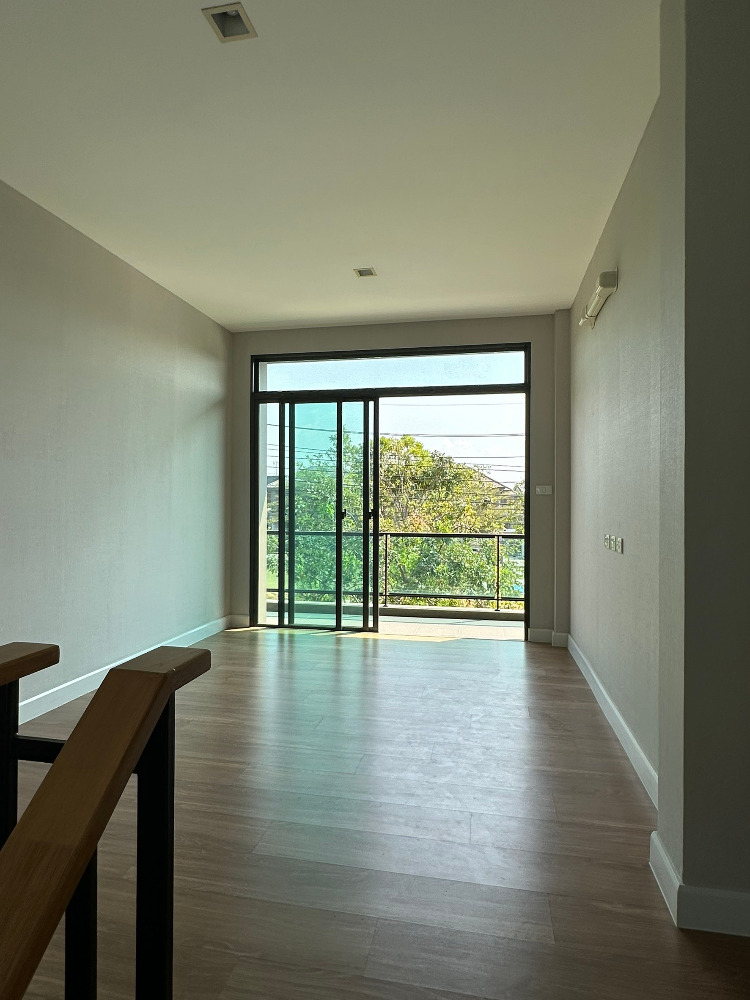 ขายบ้านมีนบุรี-ร่มเกล้า : โครงการ เวนิว พระราม9 (Venue Rama 9) วิวสวน