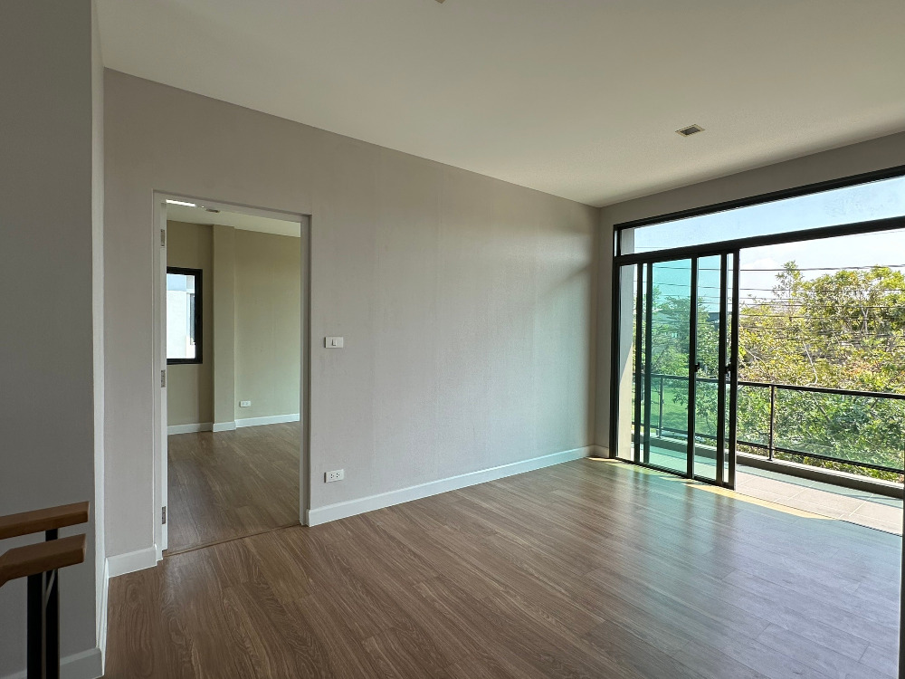 ขายบ้านมีนบุรี-ร่มเกล้า : โครงการ เวนิว พระราม9 (Venue Rama 9) วิวสวน