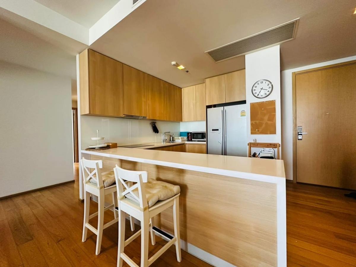 ขายคอนโดนานา : 📢👇Rare item! 3 beds with private access from sky bridge, near shopping malls, hospital , schools, university