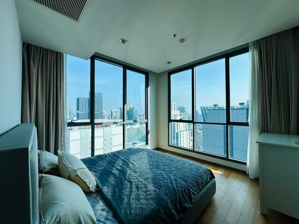 ขายคอนโดนานา : 📢👇Rare item! 3 beds with private access from sky bridge, near shopping malls, hospital , schools, university