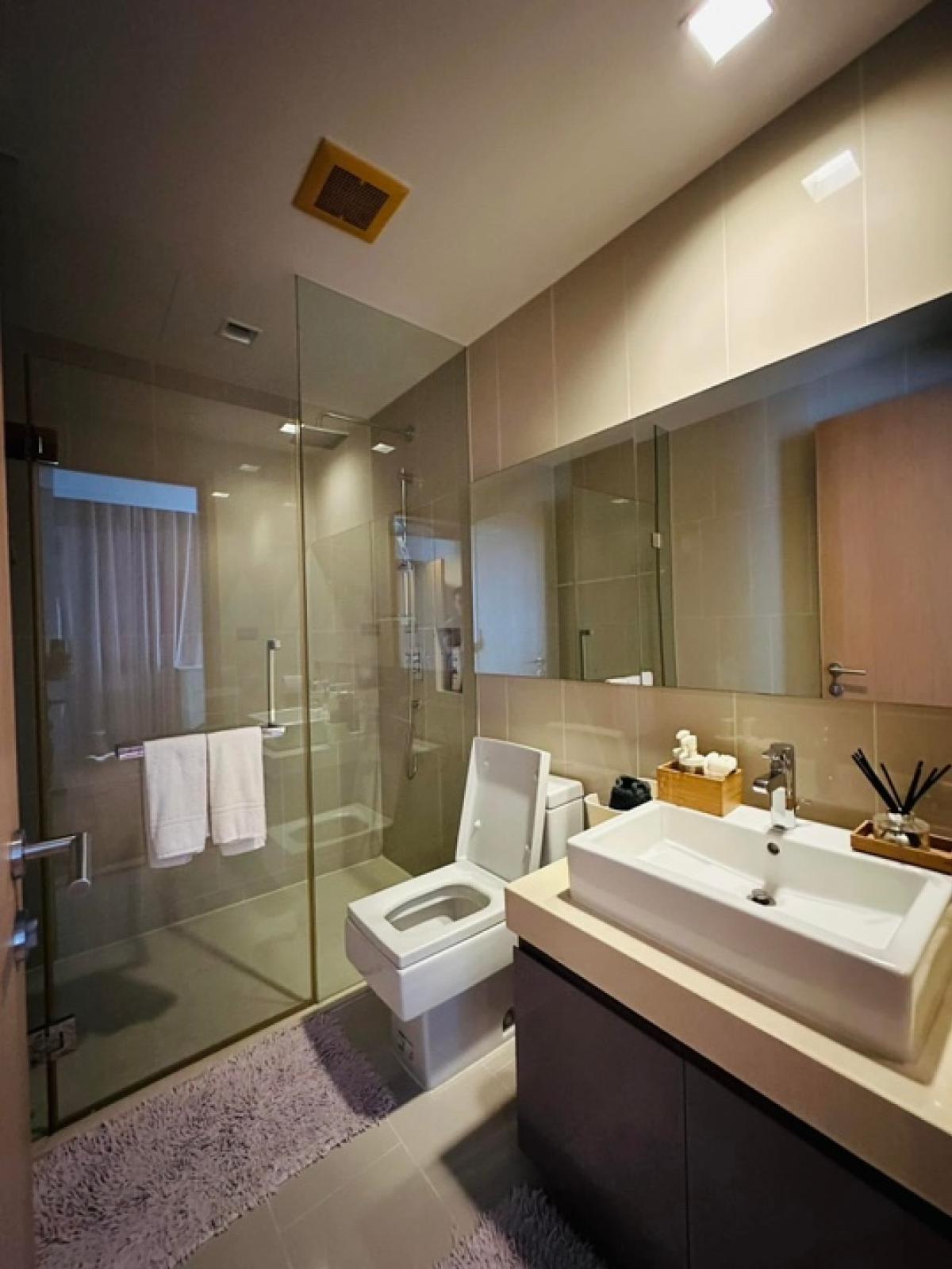 ขายคอนโดนานา : 📢👇Rare item! 3 beds with private access from sky bridge, near shopping malls, hospital , schools, university